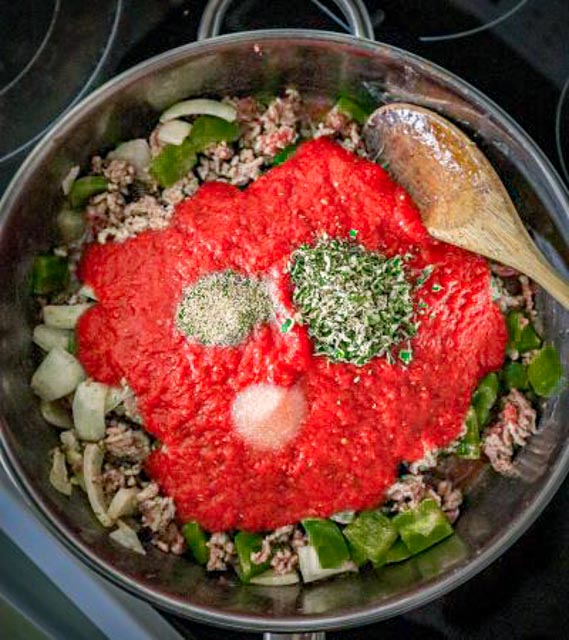 crushed tomato basil oregano salt pepper add to ground beef green pepper and onion