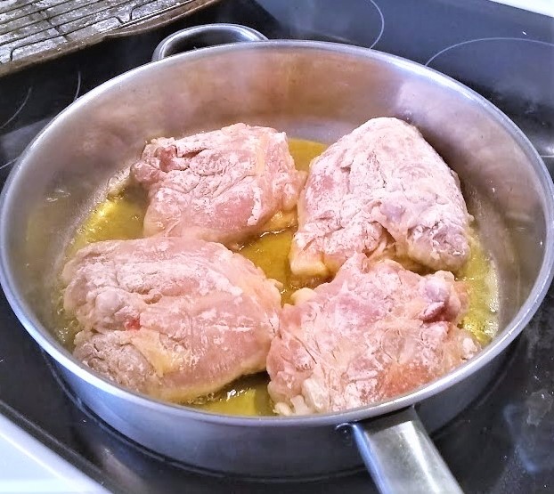 dredged chicken frying in the skillet for cacciatore