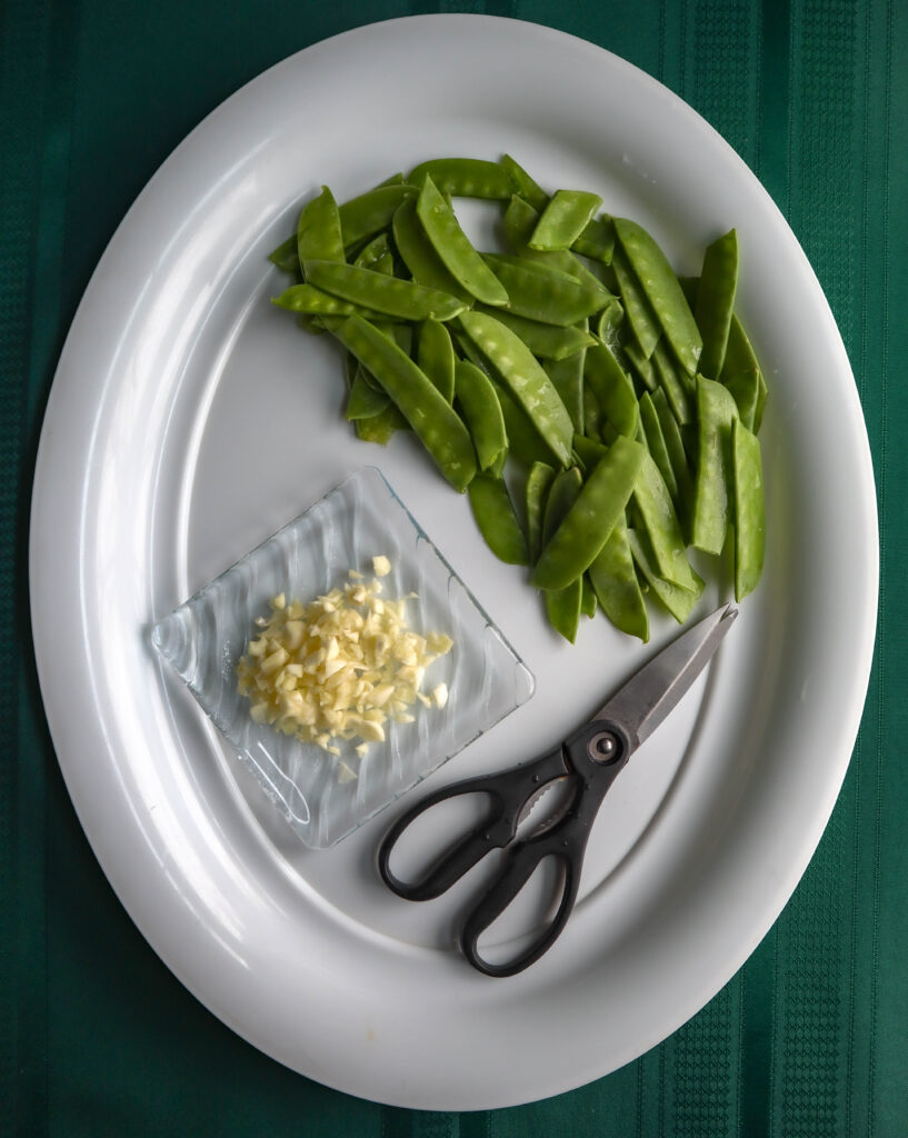 trimmed pea pods minced garlic and kitchen shears