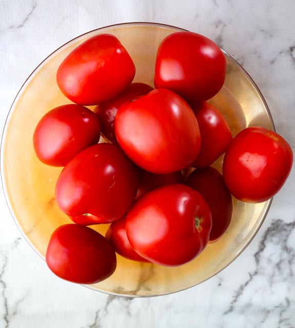 a bowl full of plum tomatoes