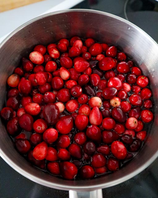 add cranberries to simple syrup